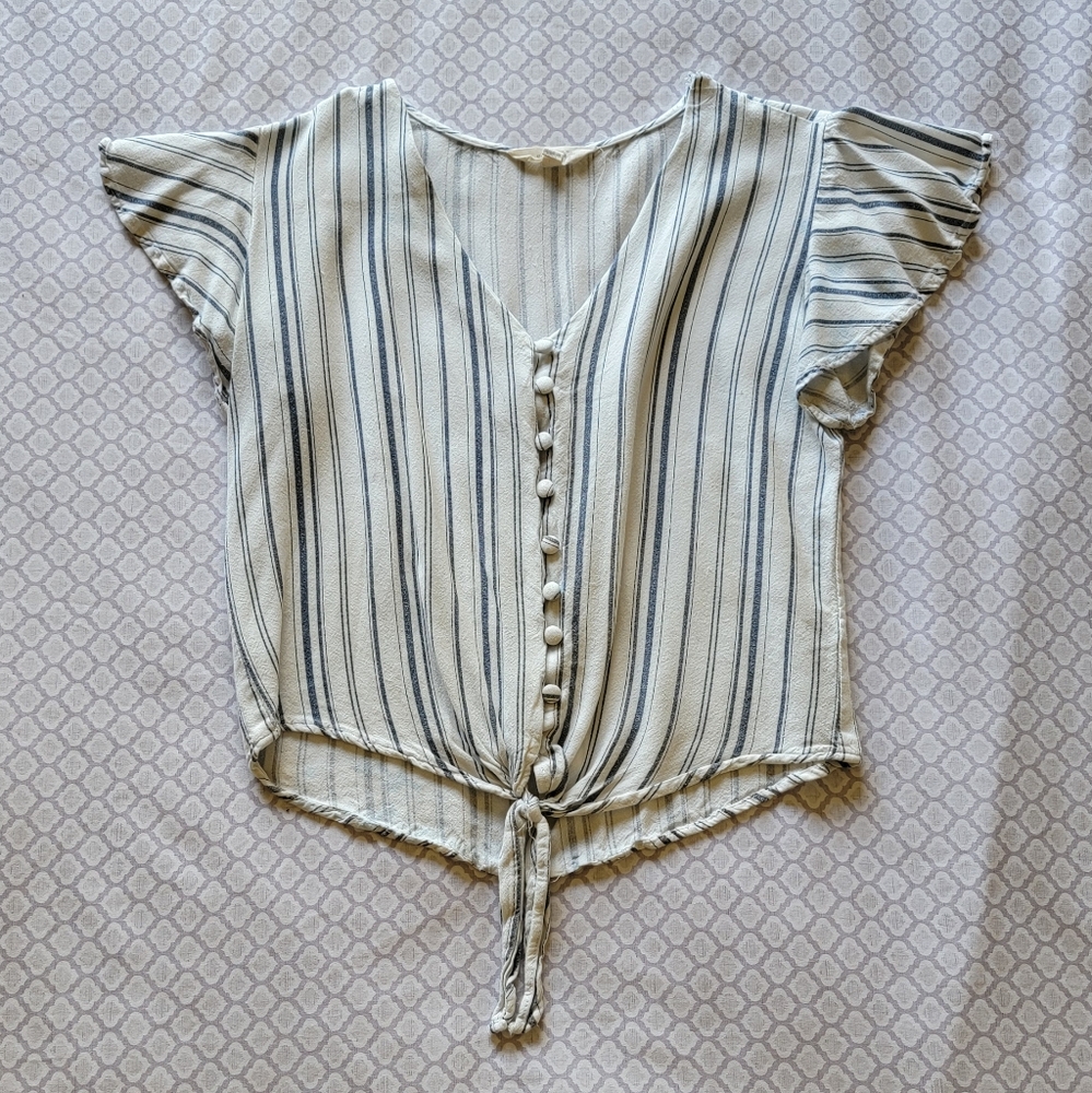 blue-striped cropped short-sleeved button-down shirt with front tie, S